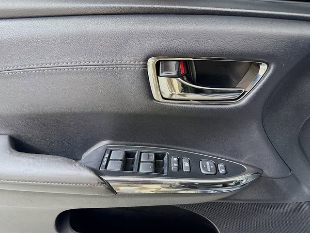 Used 2017 Toyota Avalon XLE image 18