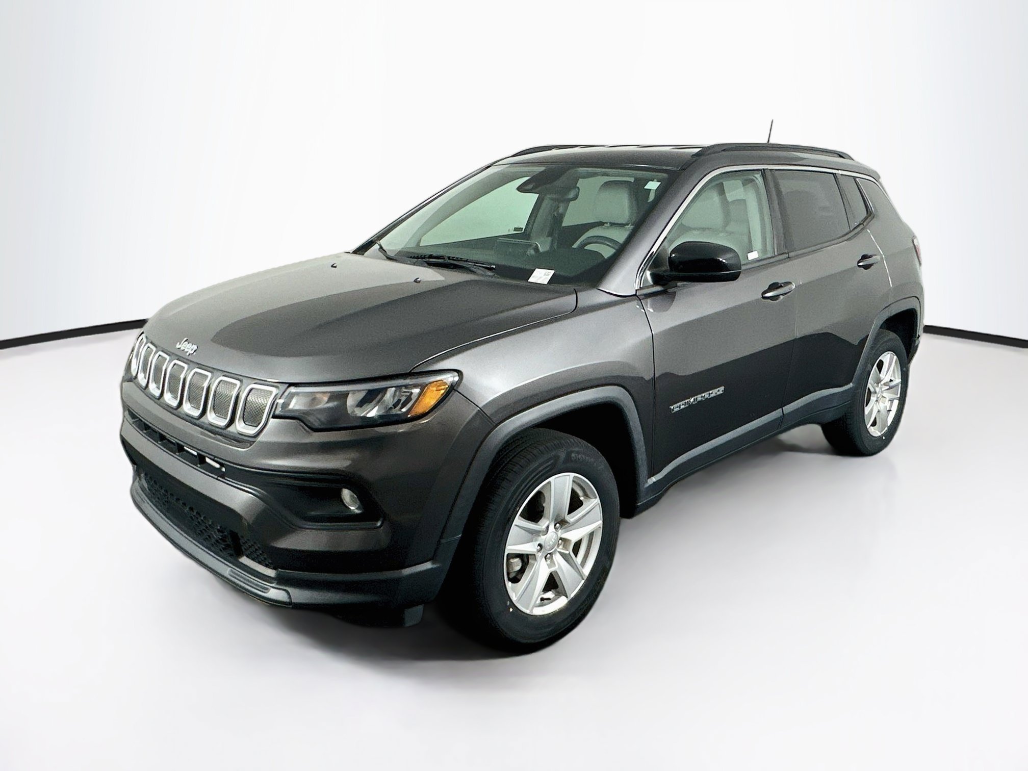 Used 2022 Jeep Compass Latitude AWD/4WD image 3