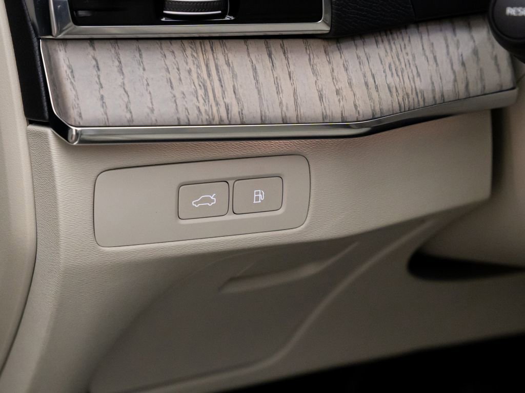 Used 2024 Volvo XC90 T8 Plus w/ Protection Package Premier image 21