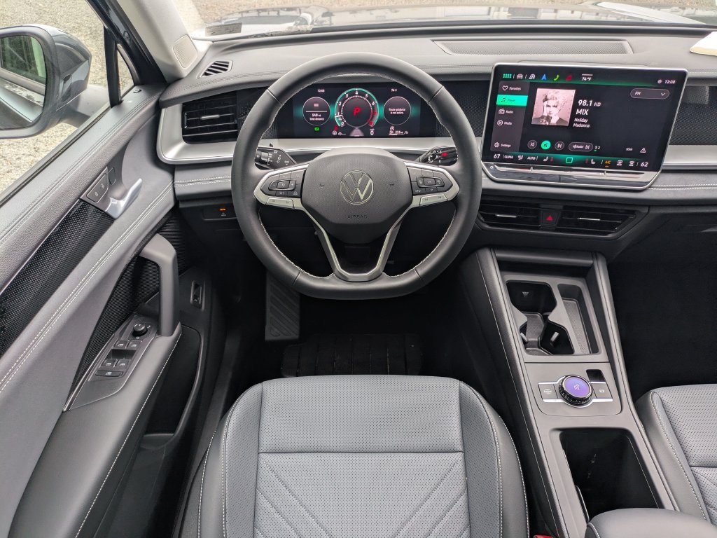 Certified 2025 Volkswagen Tiguan SE AWD/4WD image 16
