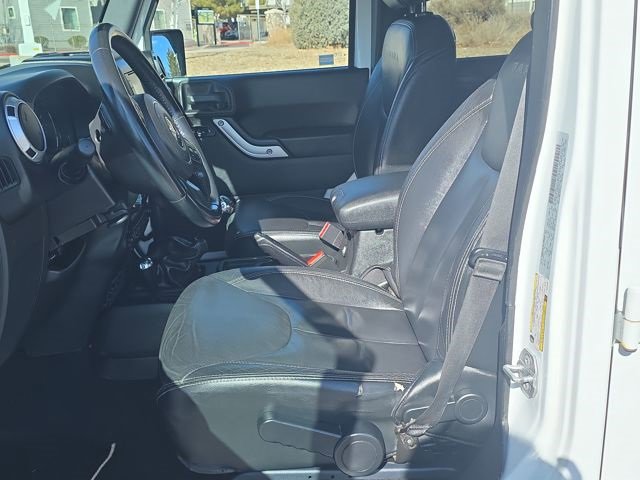 Used 2015 Jeep Wrangler Unlimited Sahara w/ Max Tow Package image 12