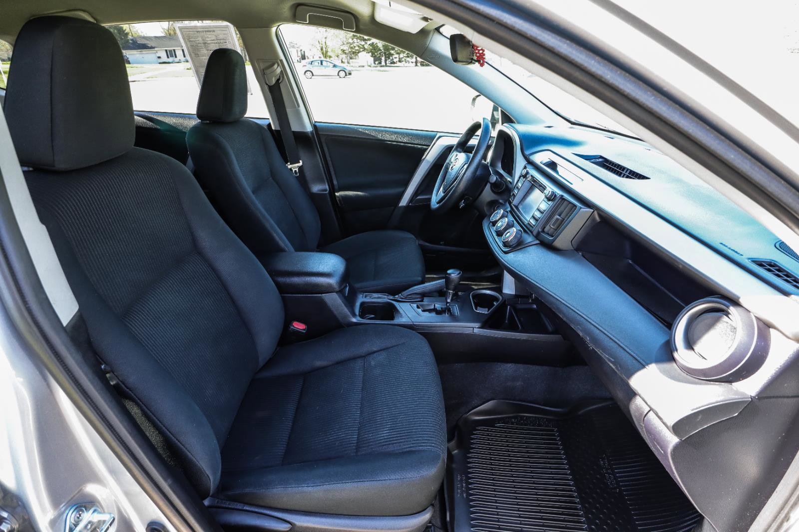 Used 2017 Toyota RAV4 LE w/ All Weather Liner Package image 33