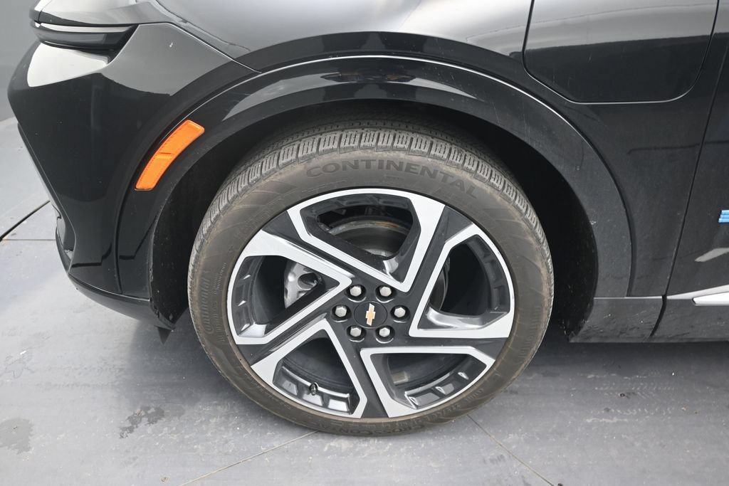 Used 2026 Chevrolet Equinox EV LT w/ Convenience Package II FWD image 9