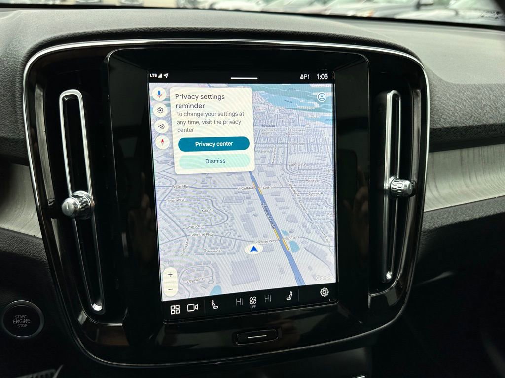 Used 2025 Volvo XC40 B5 Plus image 20