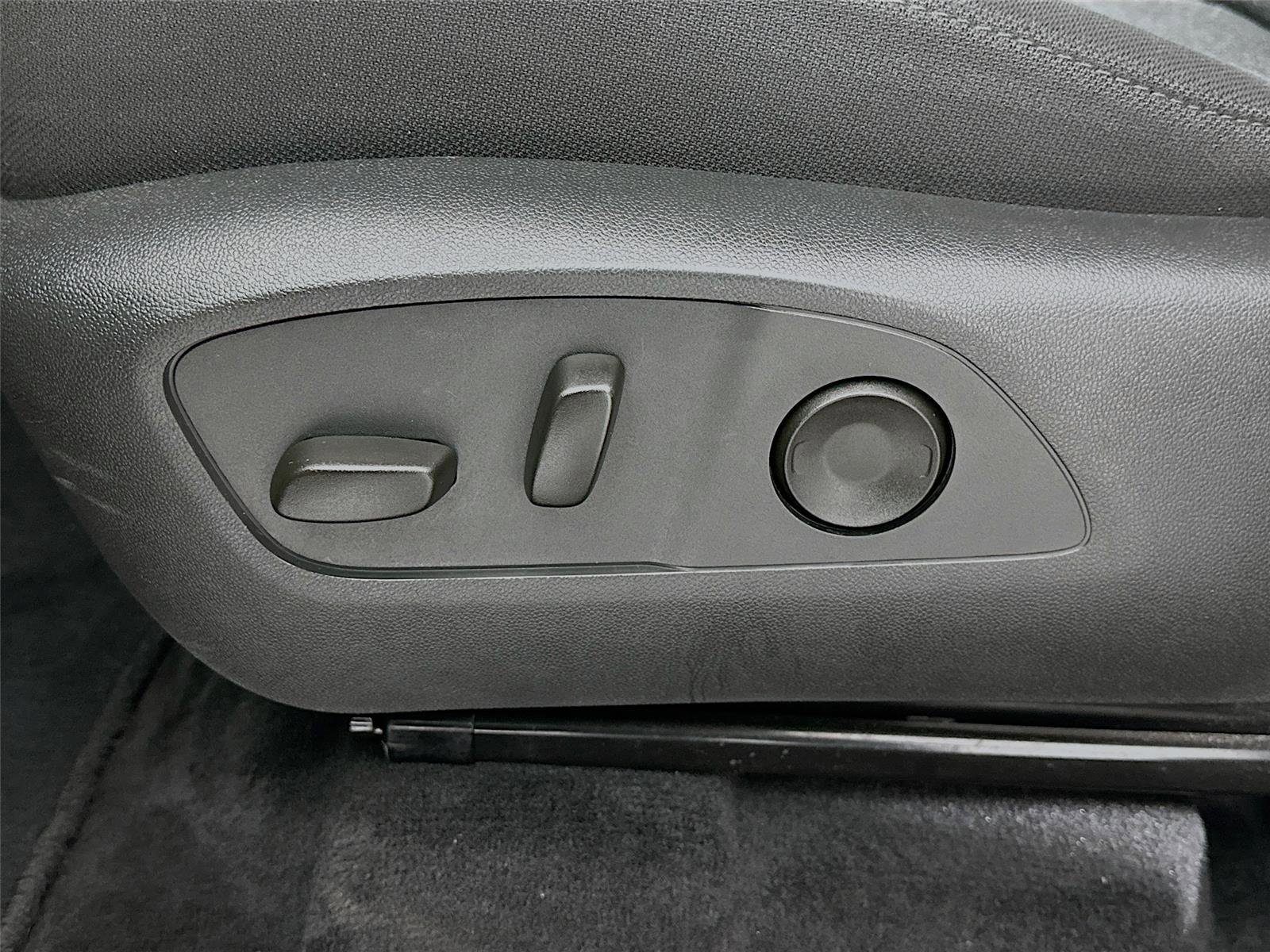 Used 2025 GMC Acadia Elevation image 20