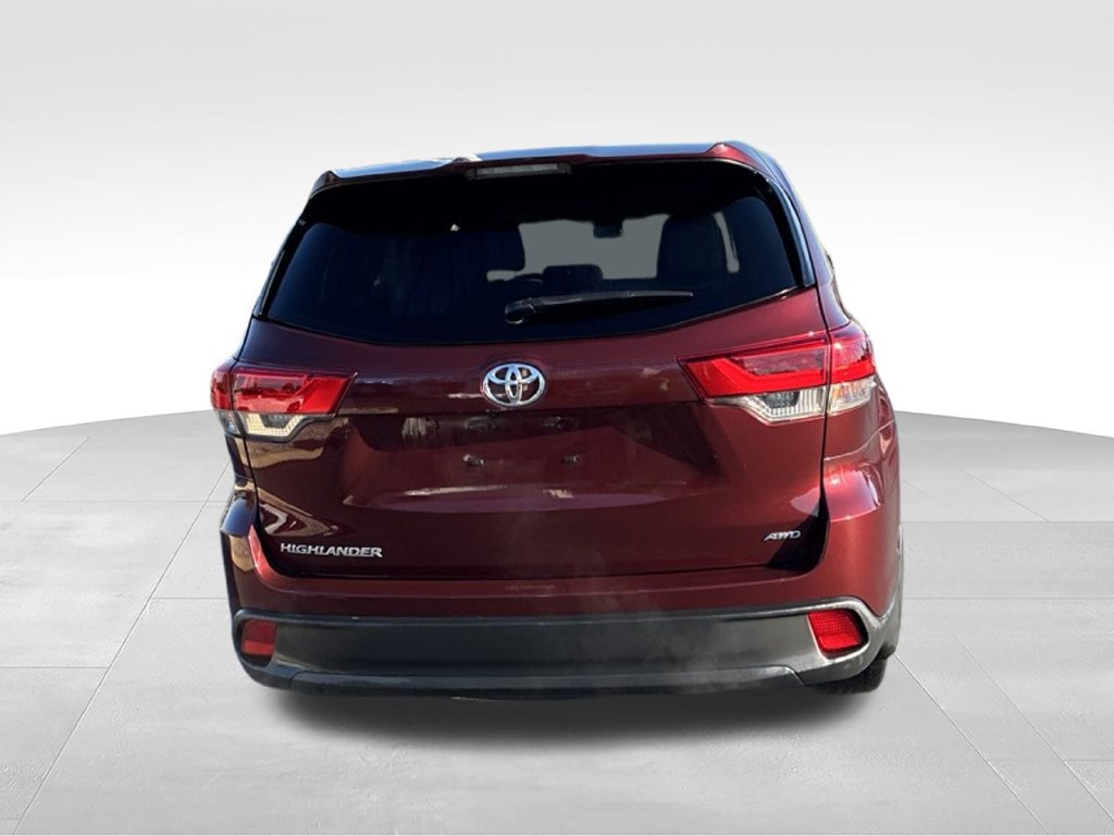 Used 2019 Toyota Highlander LE AWD/4WD image 16