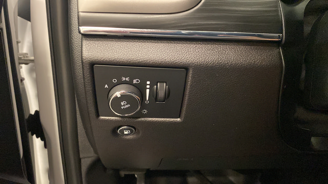 Used 2019 Jeep Grand Cherokee Limited AWD/4WD image 25