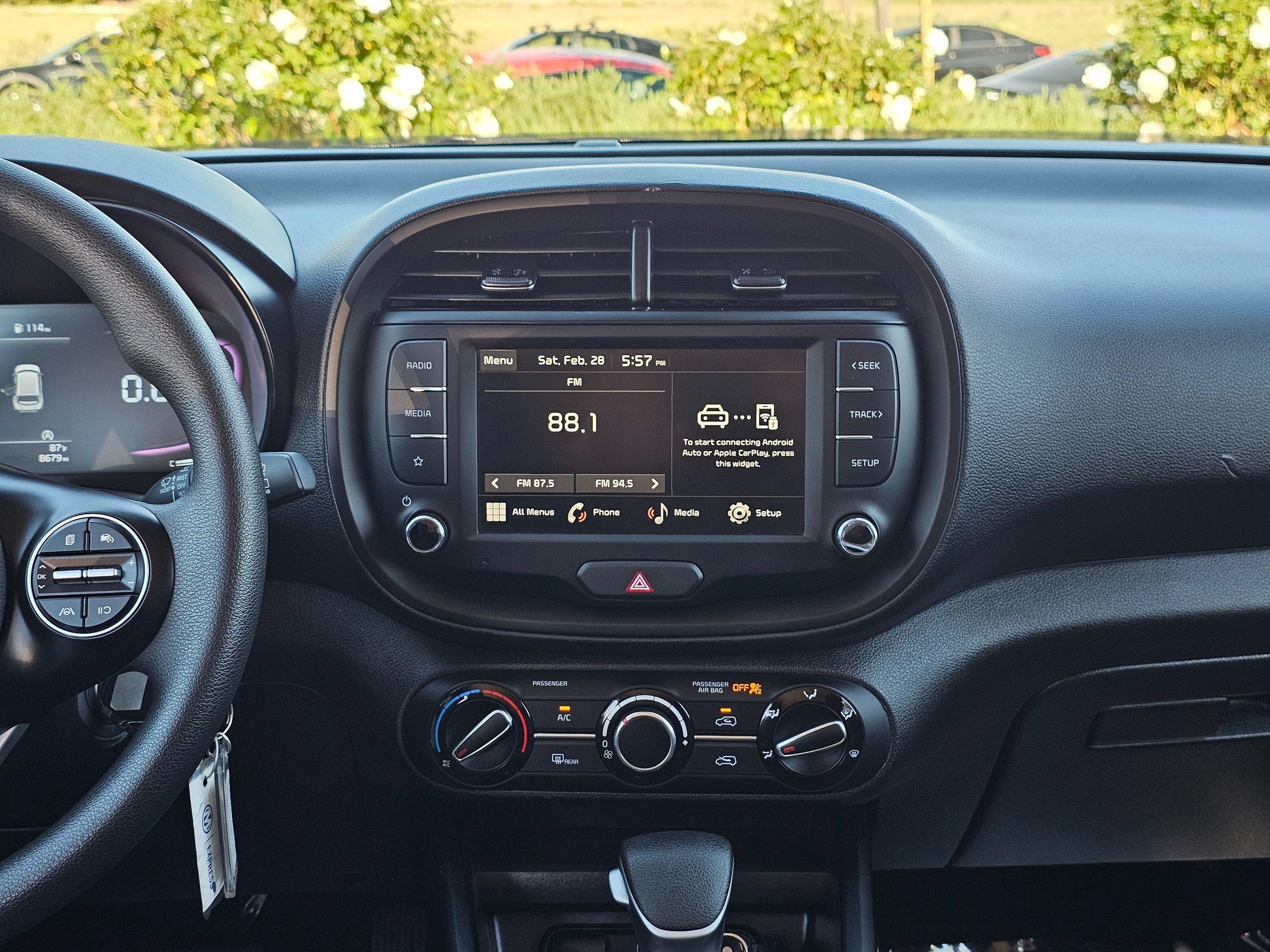 Used 2025 Kia Soul LX w/ LX Technology Package FWD image 23