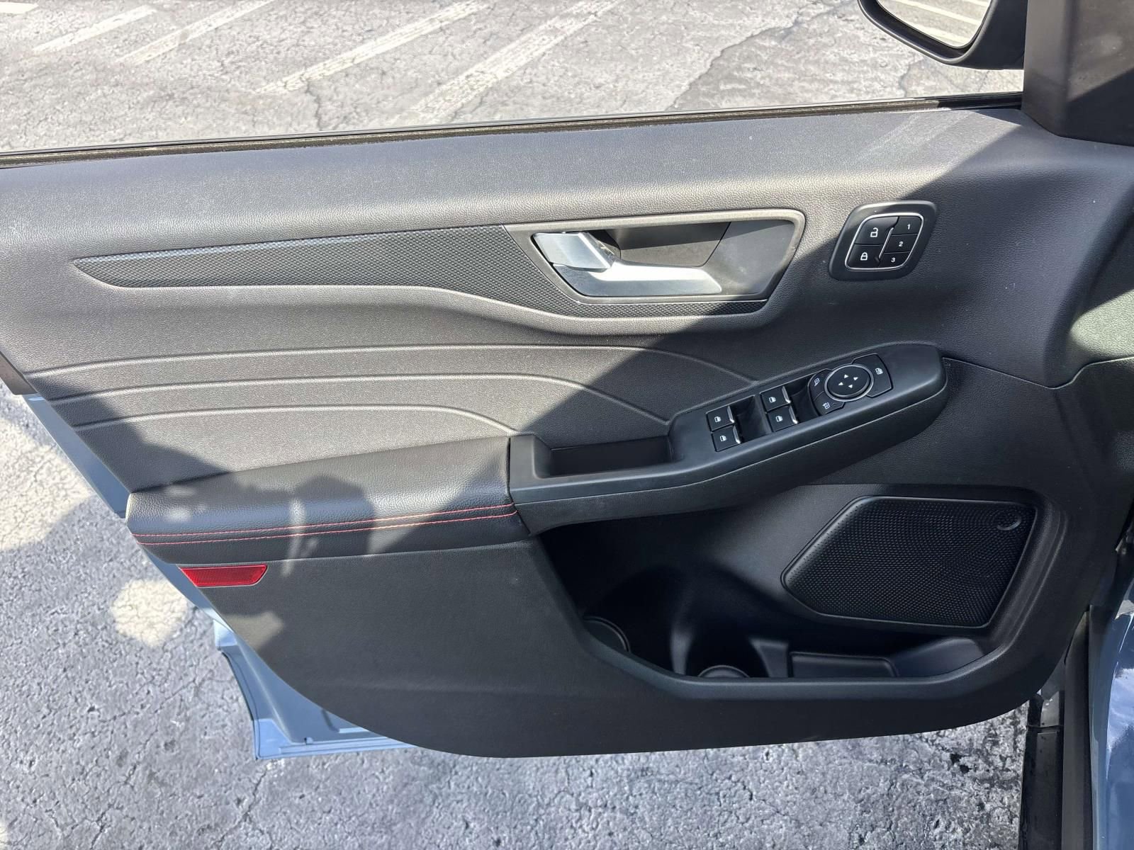 Used 2023 Ford Escape ST-Line Elite image 13