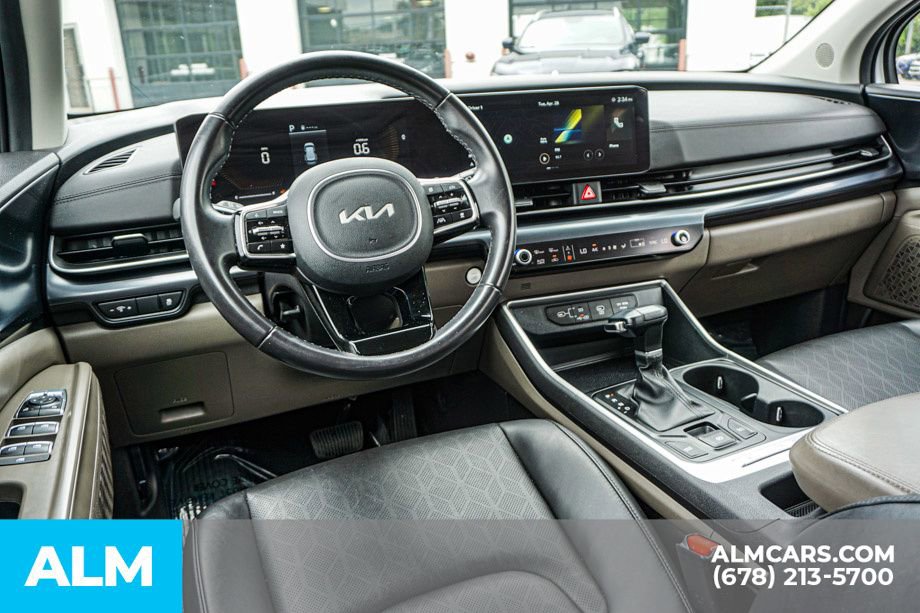 Used 2025 Kia Carnival FWD image 29