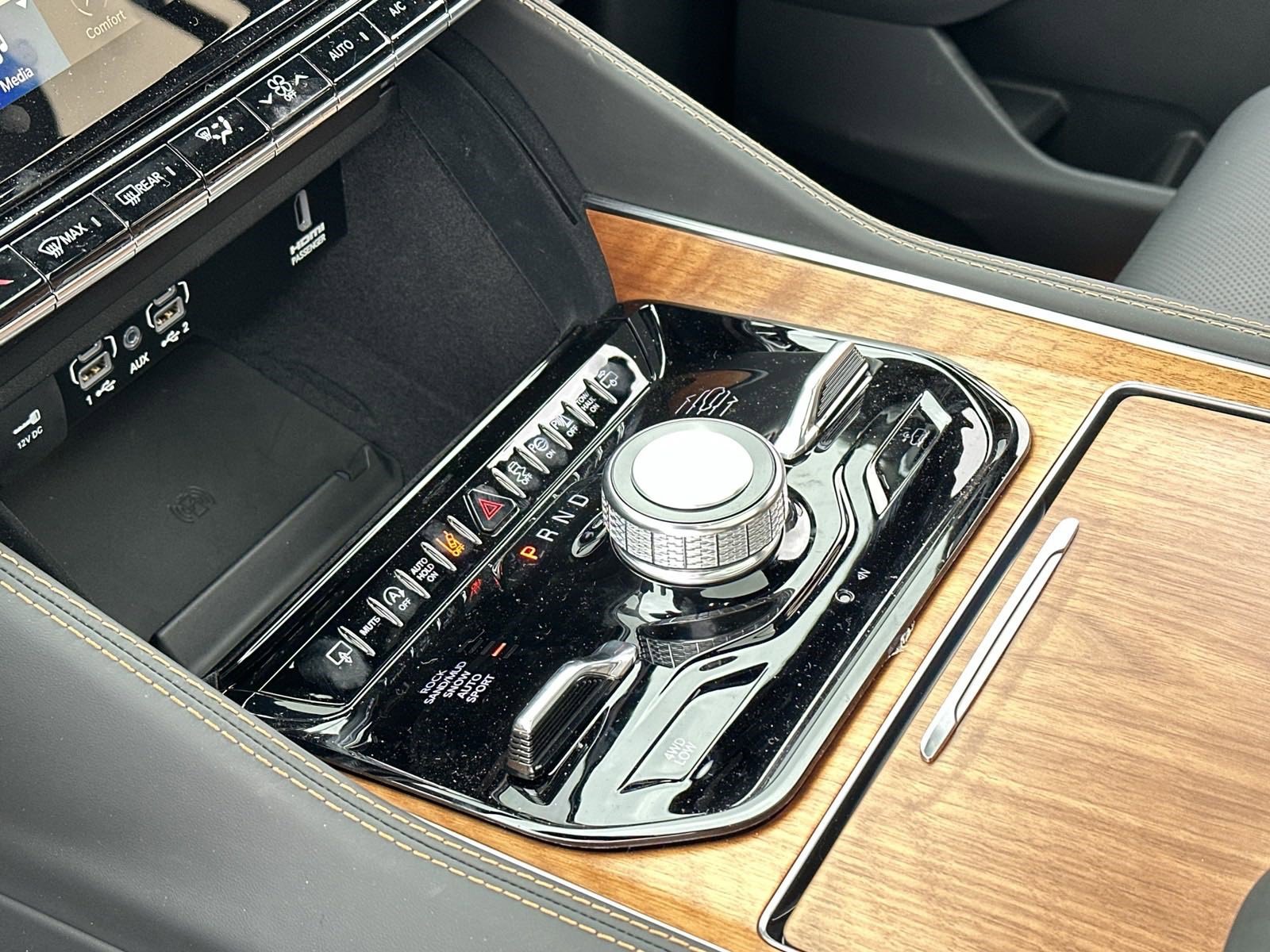 New 2023 Jeep Grand Wagoneer Series III image 15