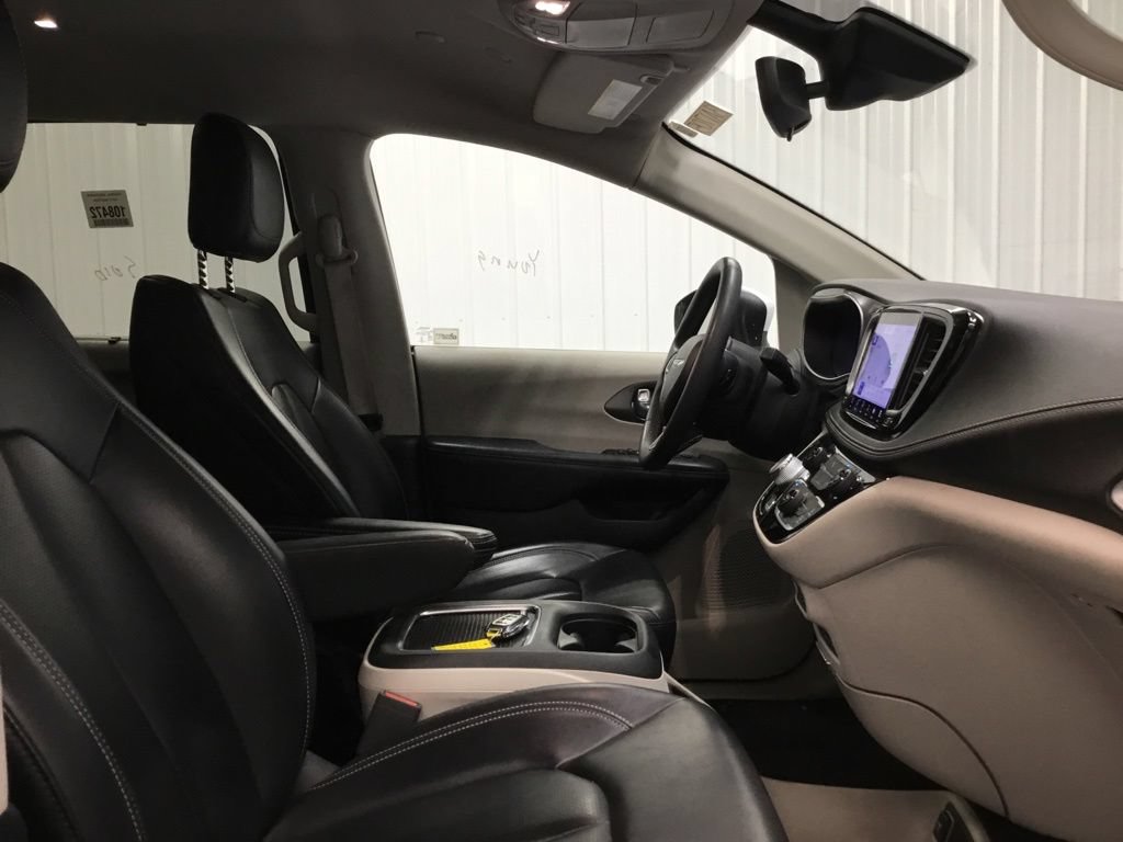 Used 2023 Chrysler Pacifica Touring-L AWD/4WD image 20