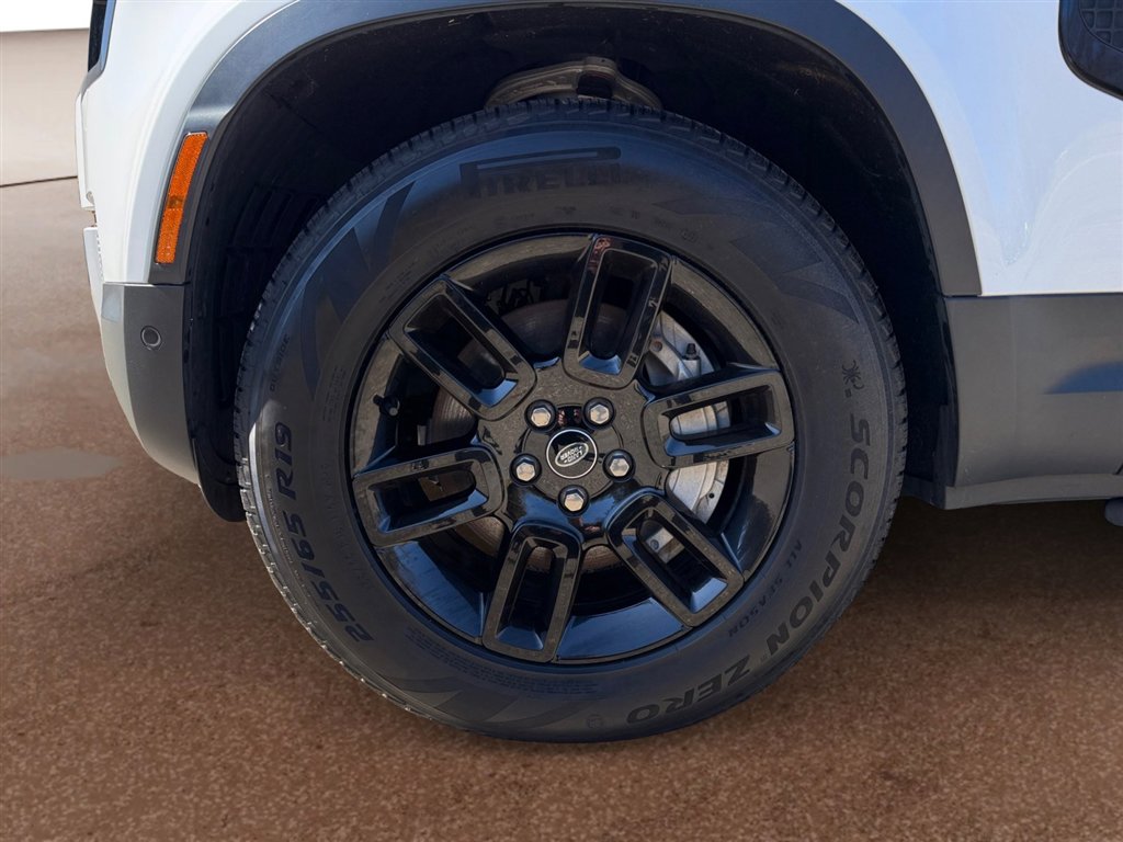 Used 2024 Land Rover Defender 130 S image 9