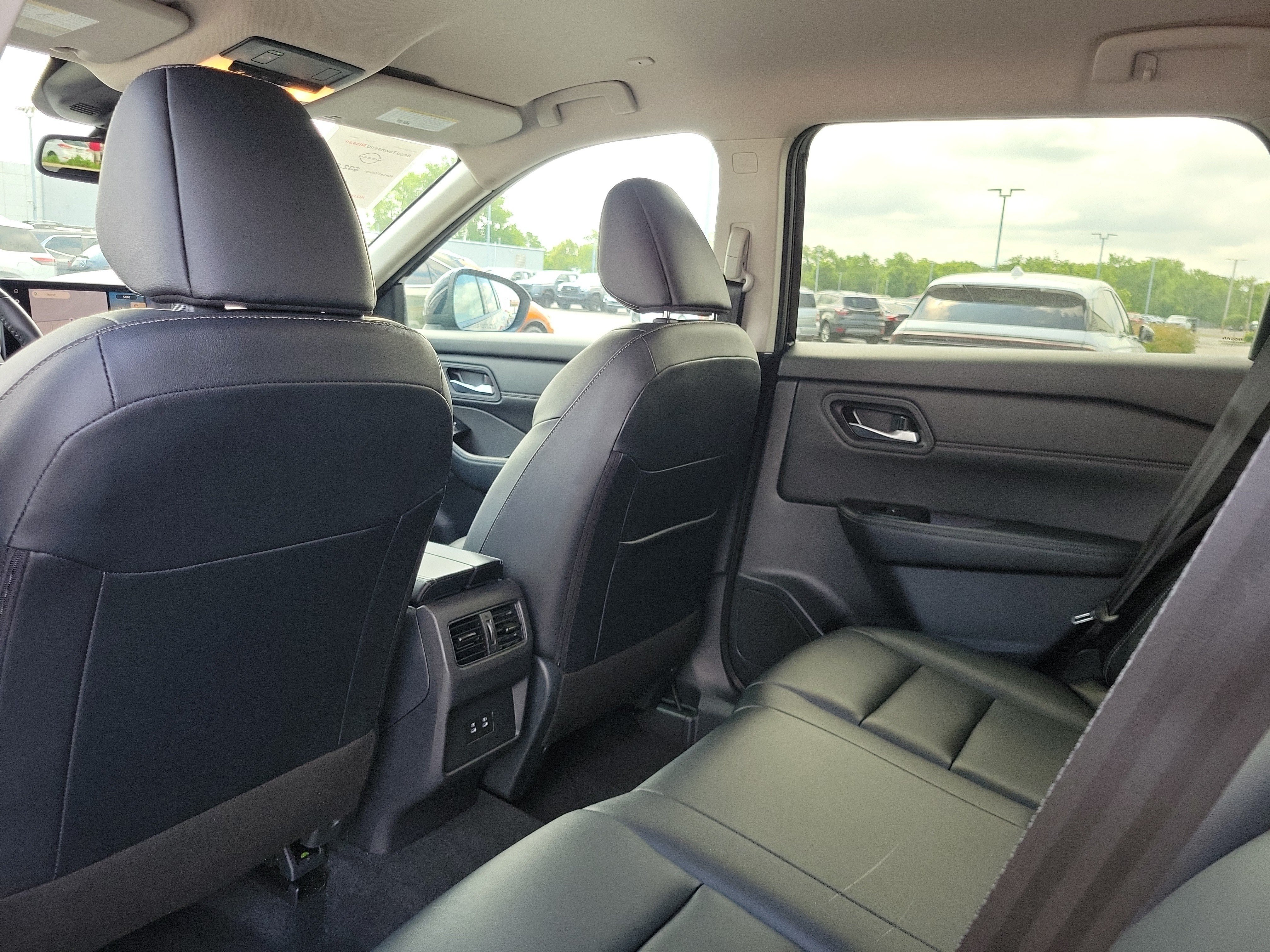 Used 2026 Nissan Rogue SL AWD/4WD image 14