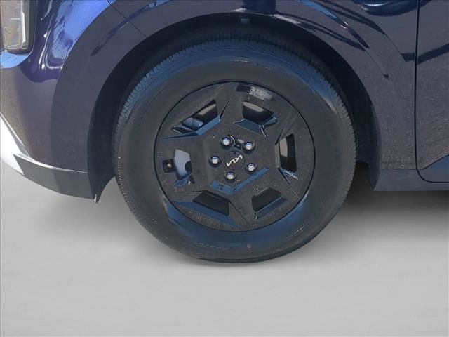 Used 2025 Kia Carnival image 24