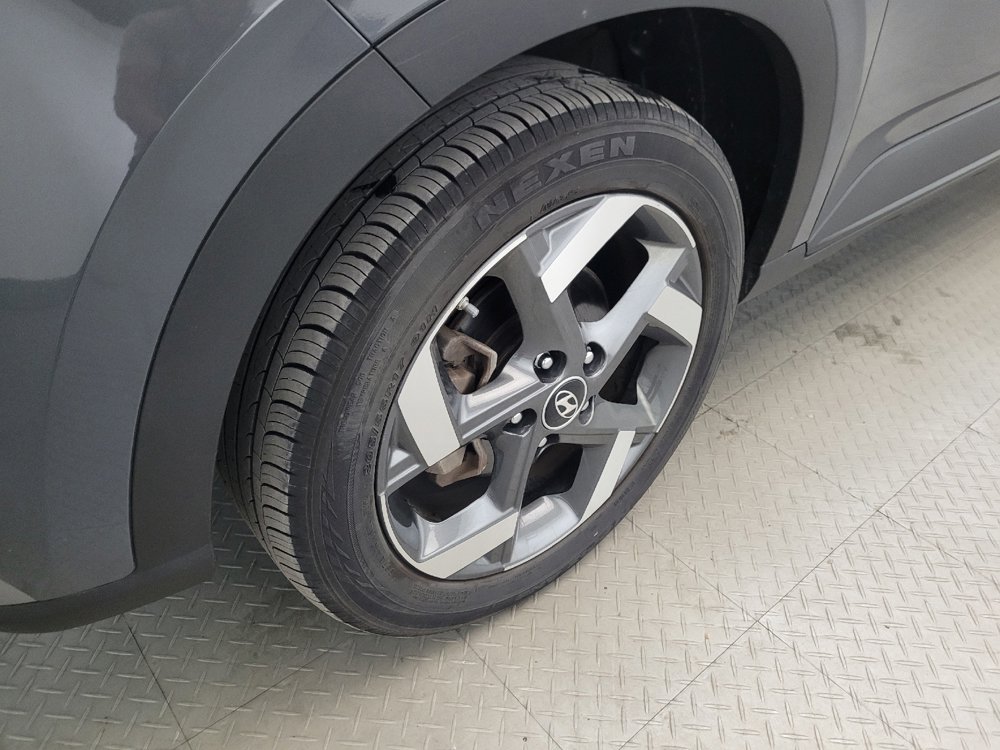 Used 2024 Hyundai Venue SEL FWD image 31