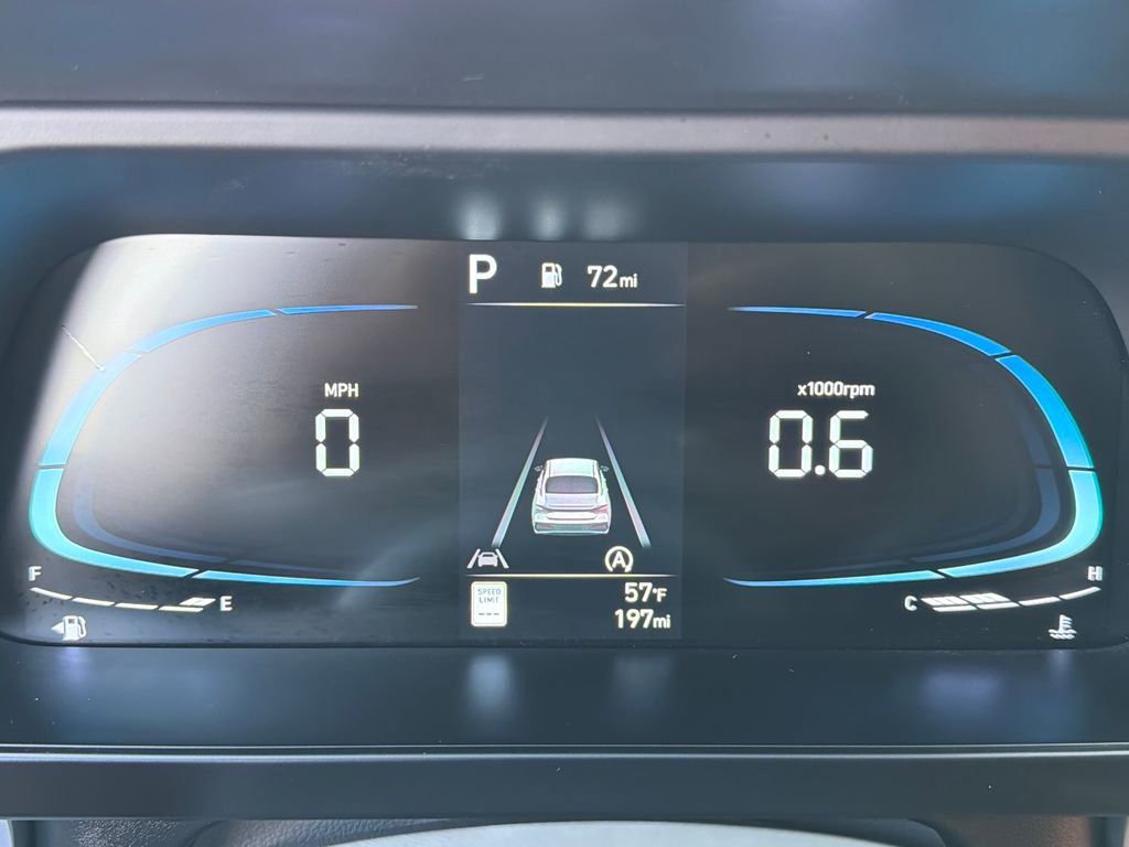 Used 2025 Hyundai Elantra SE image 20