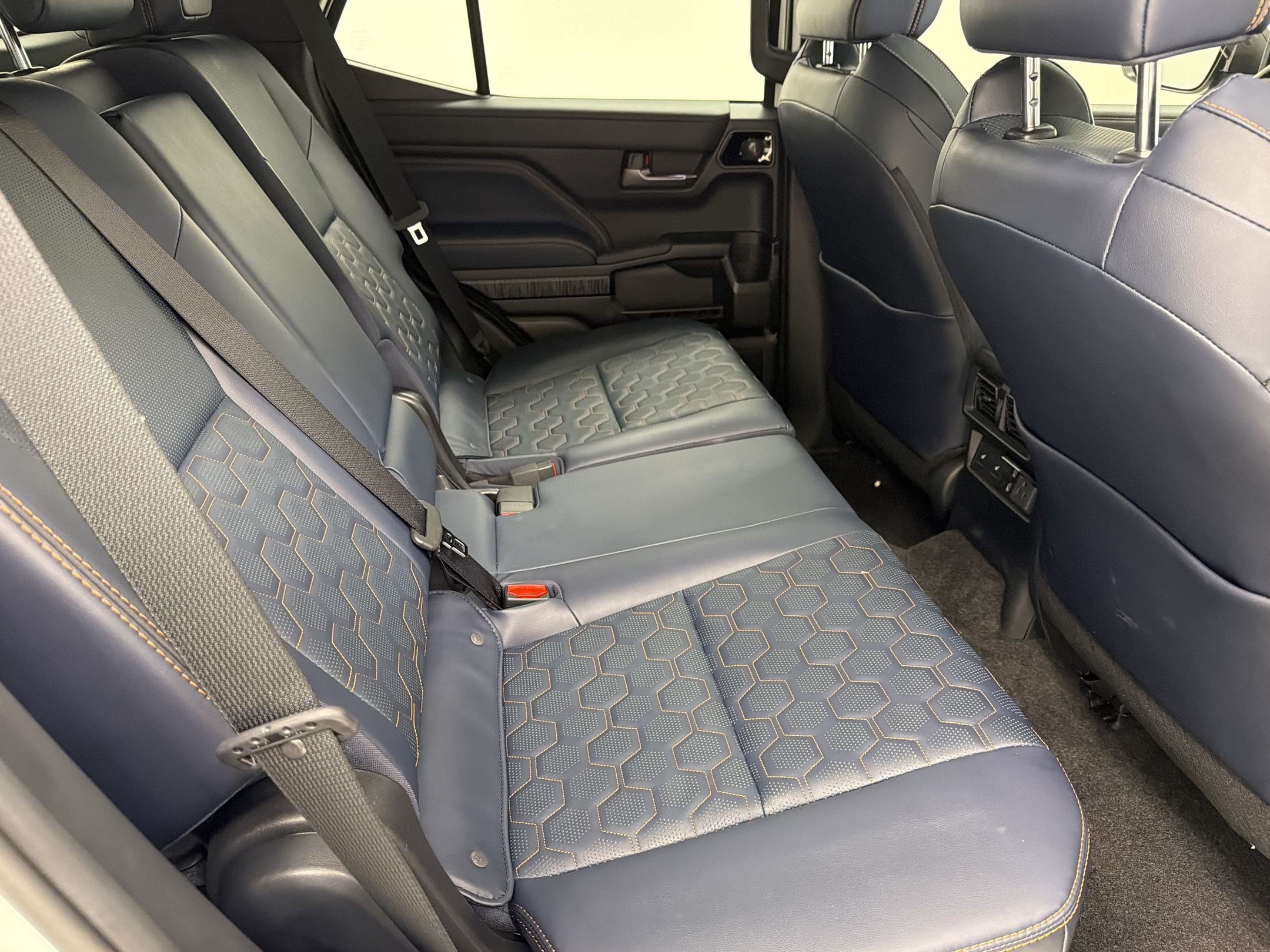 Used 2025 Toyota 4Runner Platinum AWD/4WD image 32