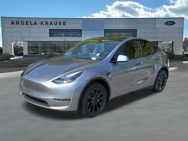 Used 2025 Tesla Model Y Long Range RWD image 3