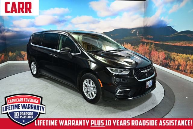 Used 2023 Chrysler Pacifica Touring-L image 1