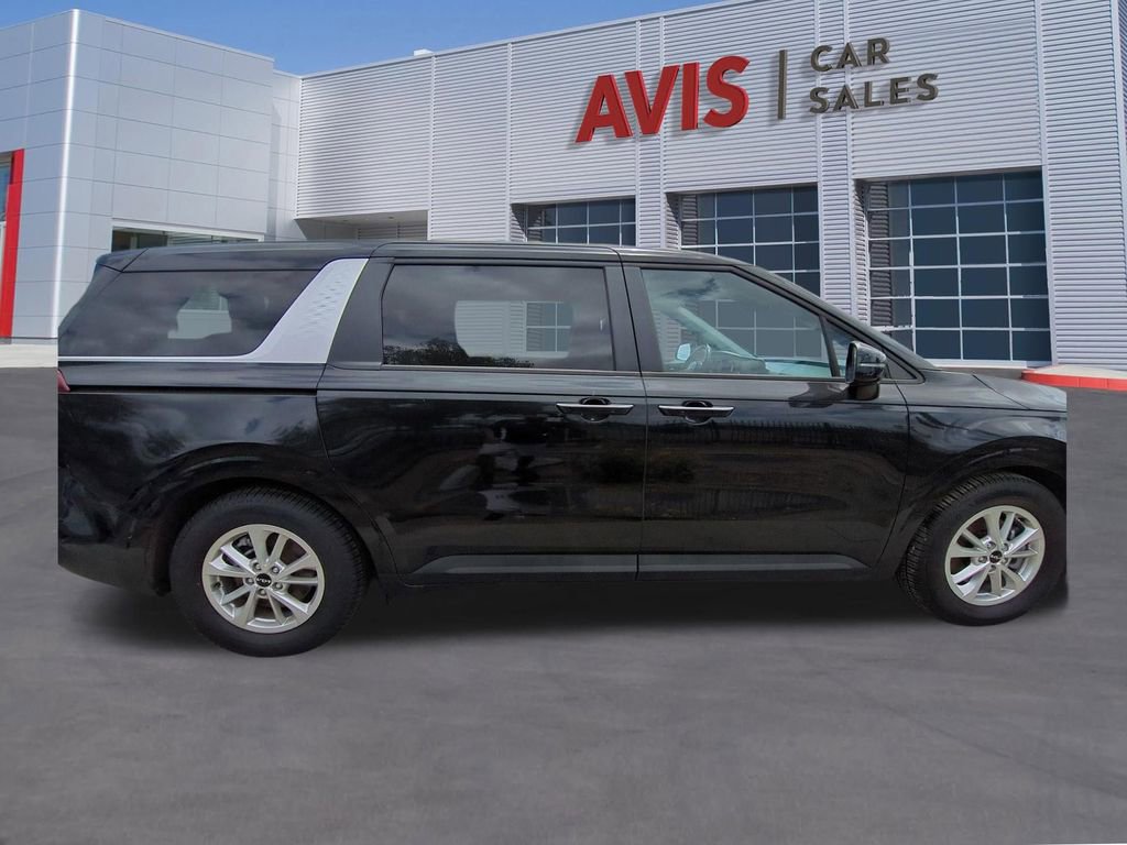 Used 2023 Kia Carnival LX FWD image 5