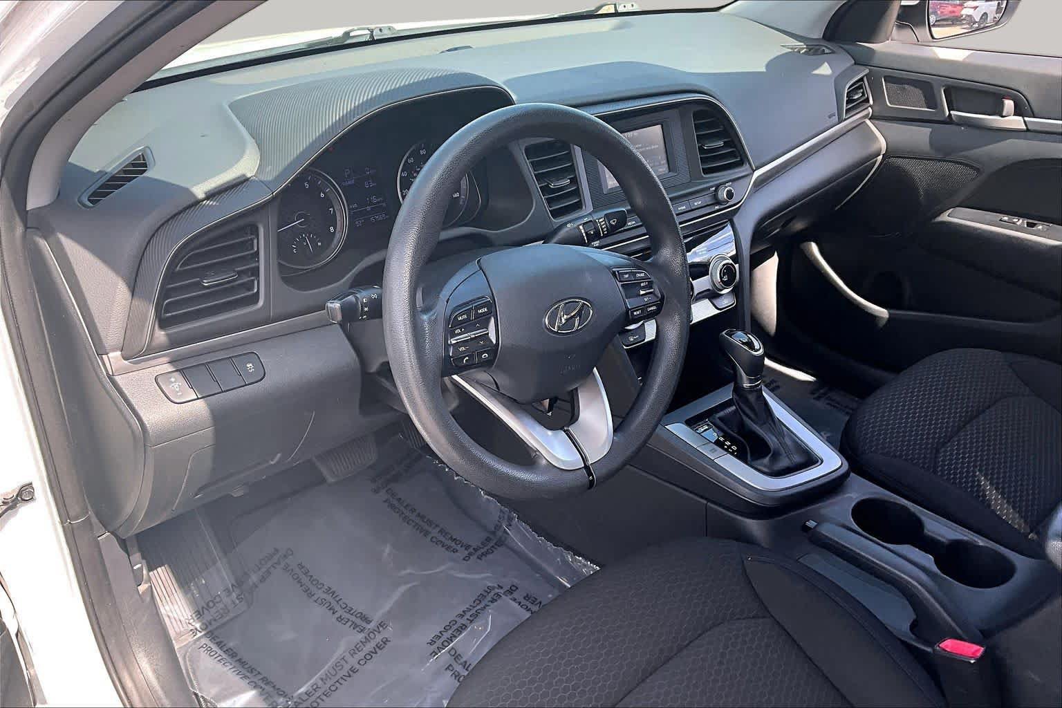 Used 2019 Hyundai Elantra SE w/ Cargo Package FWD image 17