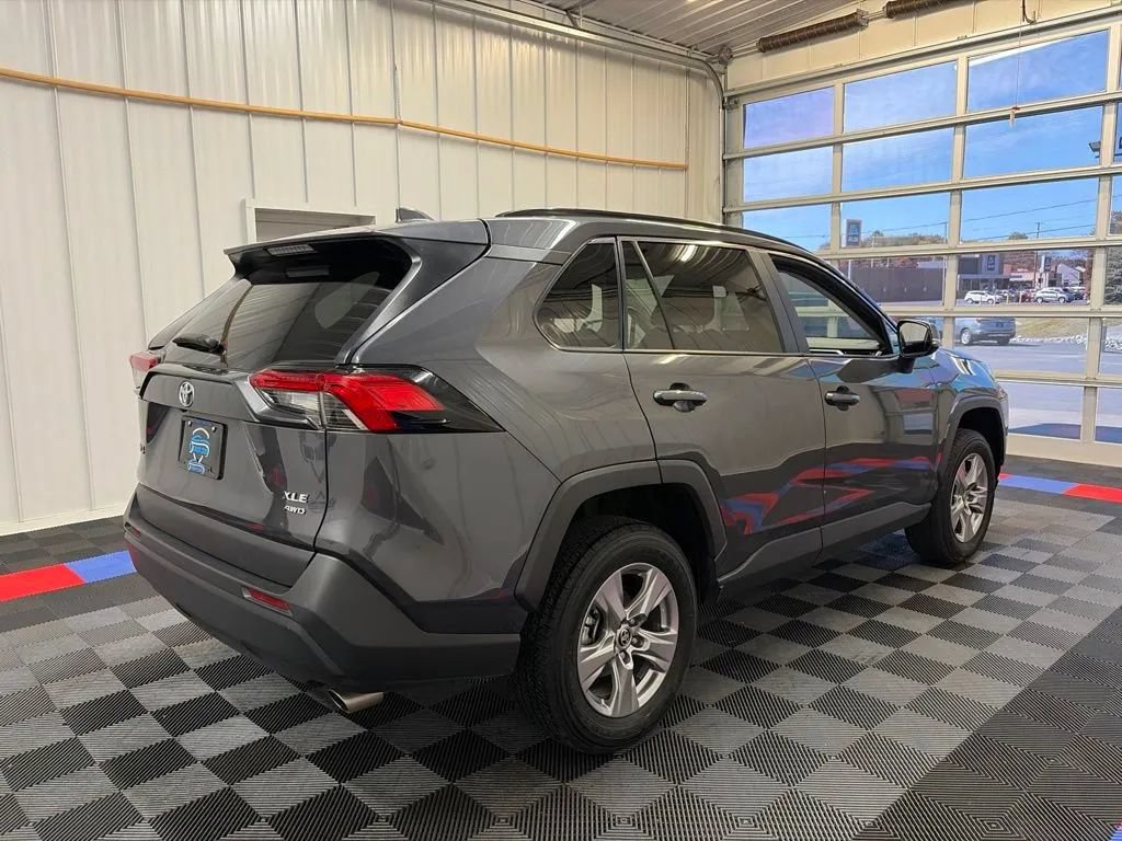 Used 2025 Toyota RAV4 XLE AWD/4WD image 4