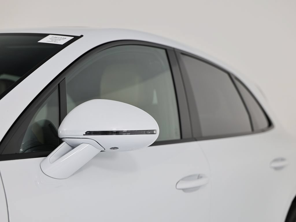 New 2026 Porsche Macan AWD/4WD image 12