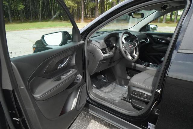 Used 2023 GMC Terrain SLE w/ Driver Convenience Package FWD image 11