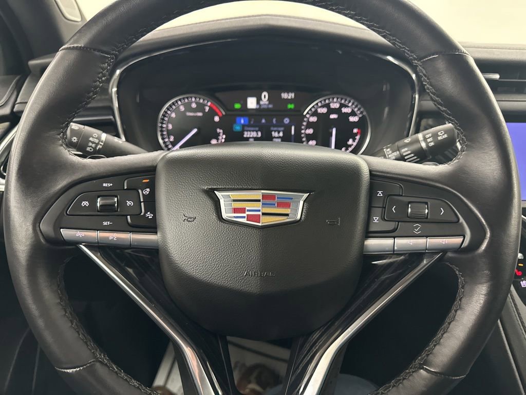 Used 2025 Cadillac XT6 Premium Luxury image 33