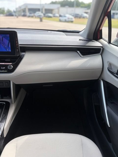 Used 2024 Toyota Corolla Cross LE FWD image 18