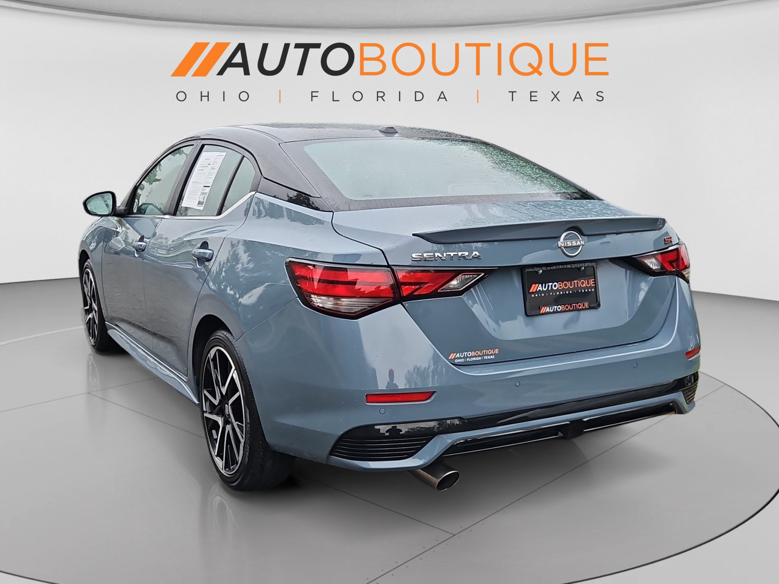 Used 2025 Nissan Sentra SR w/ SR Premium Package FWD image 3