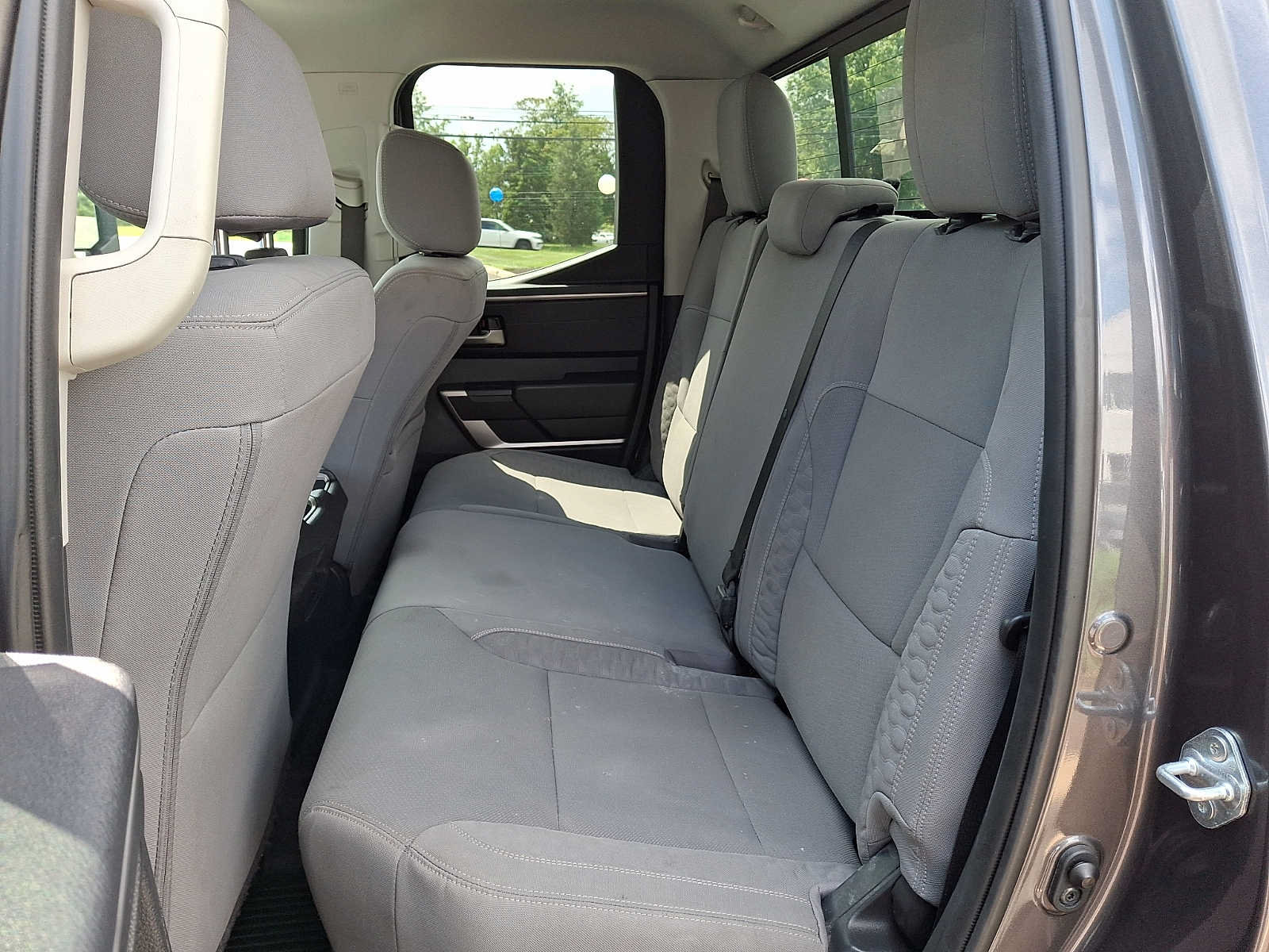 Used 2022 Toyota Tundra SR5 w/ SR5 Convenience Package AWD/4WD image 8
