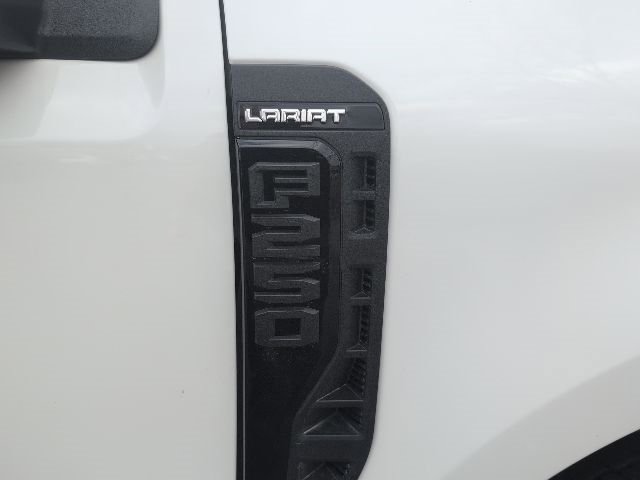 Used 2024 Ford F250 Lariat w/ Black Appearance Package image 5