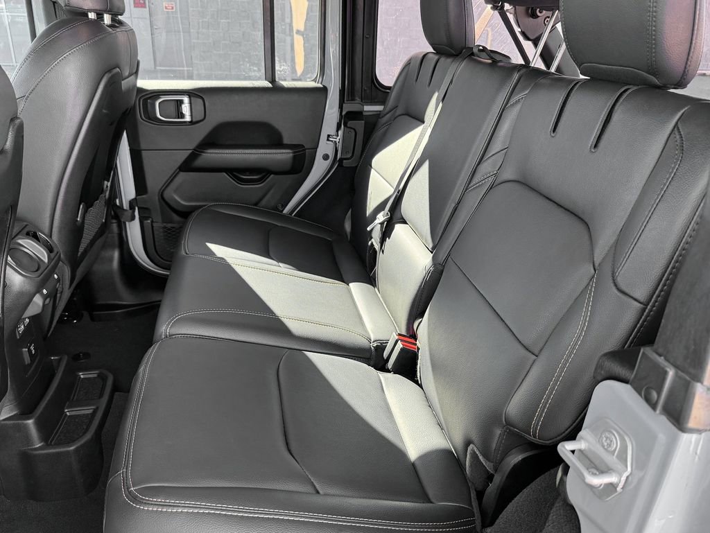 Used 2024 Jeep Wrangler Unlimited Sahara w/ Technology Group image 24