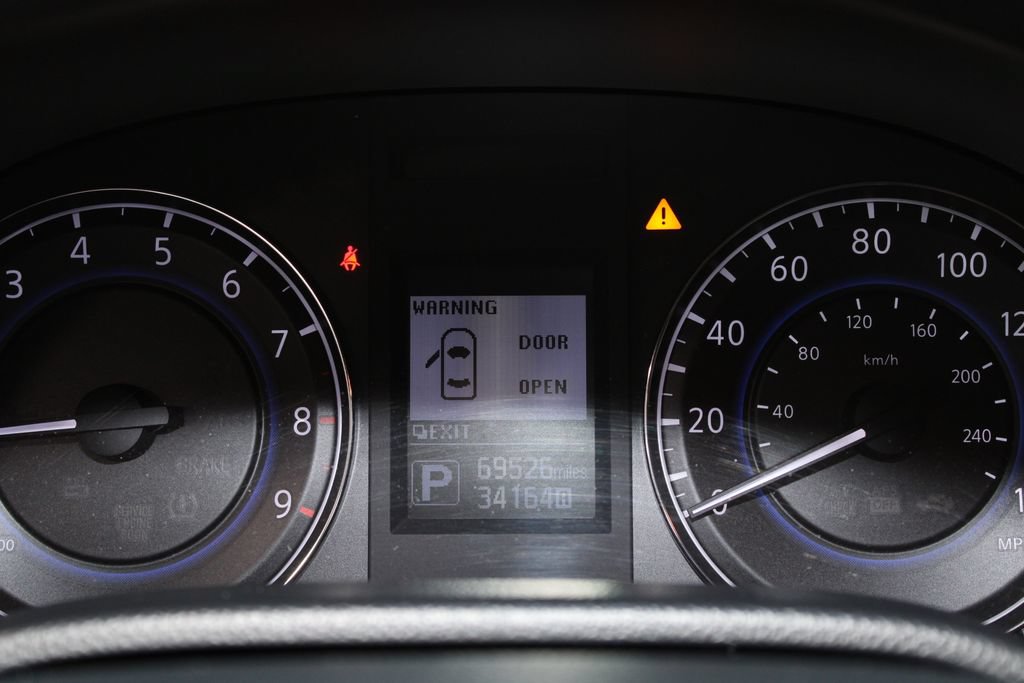 Used 2015 INFINITI Q60 AWD Coupe w/ Premium Package image 18