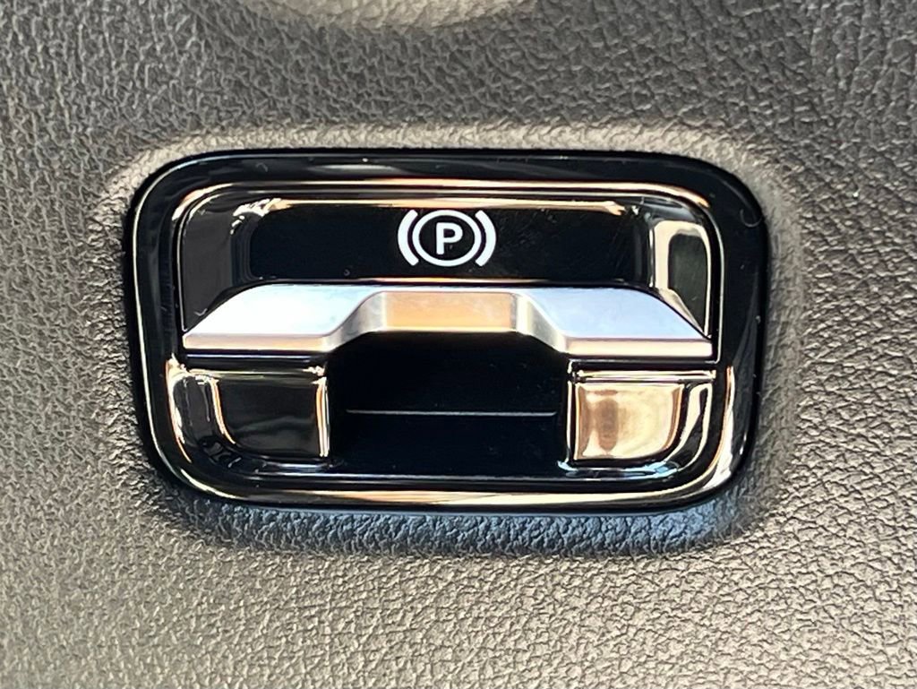 Certified 2026 Mercedes-Benz C 300 4MATIC Sedan image 35
