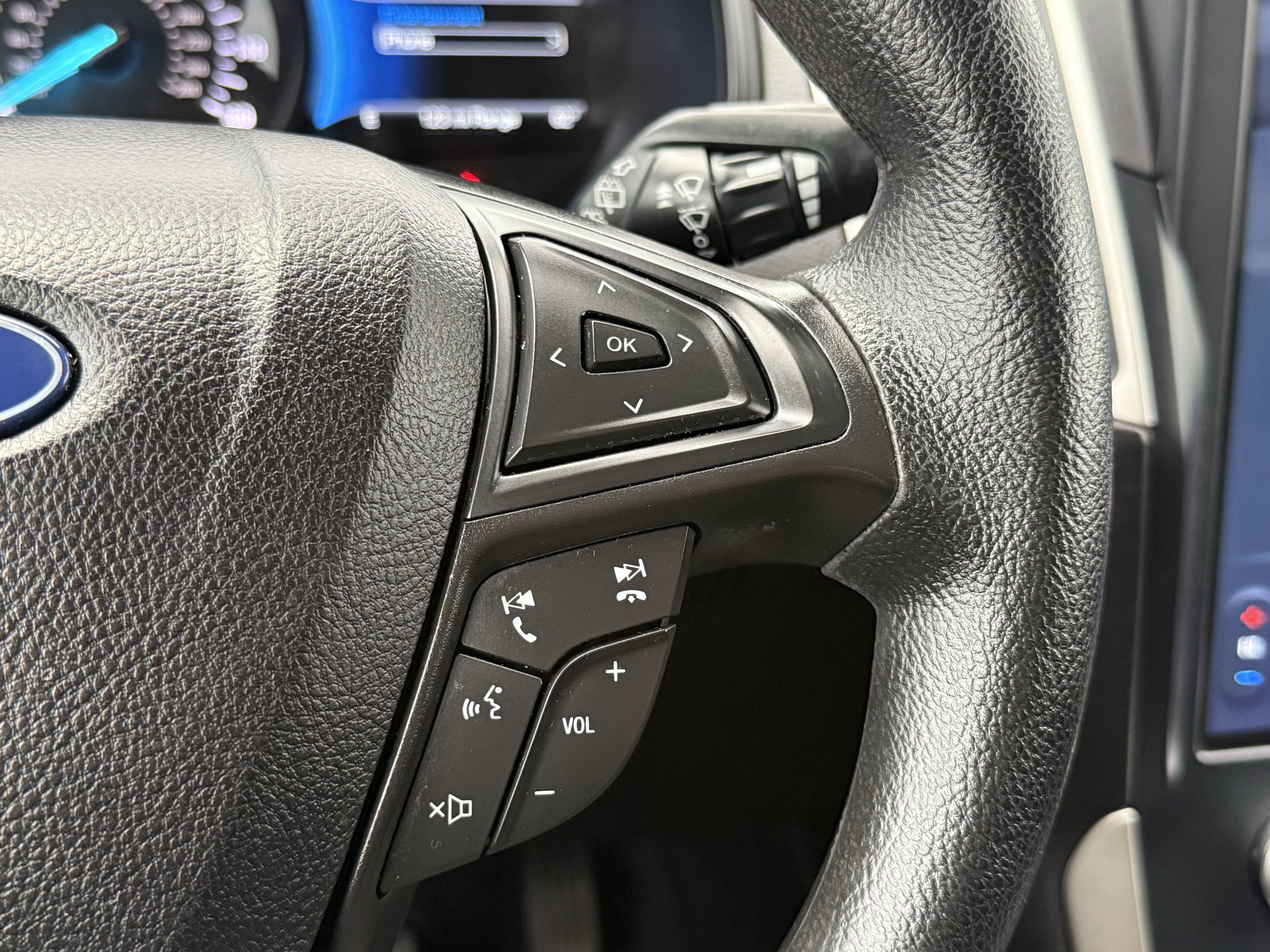 Used 2023 Ford Edge SE image 25