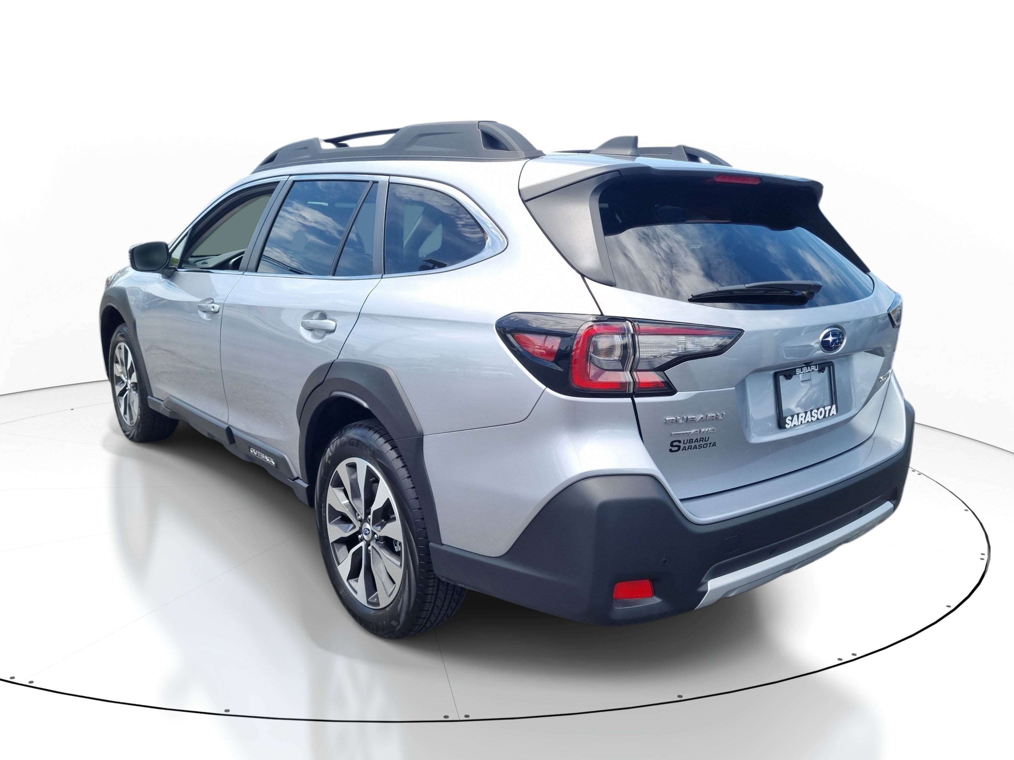 Used 2025 Subaru Outback Limited AWD/4WD image 4