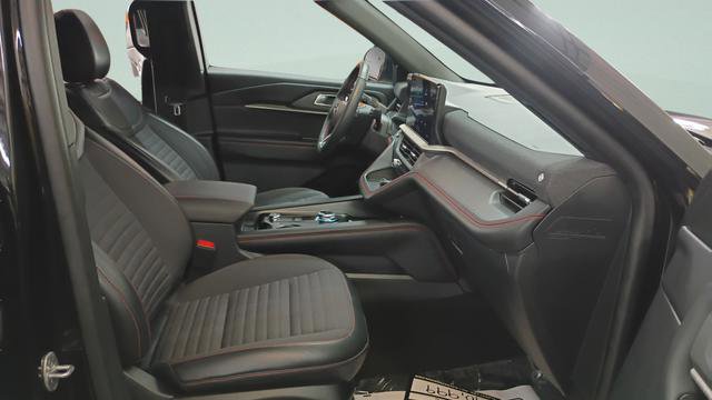 Used 2025 Ford Explorer ST-Line image 27
