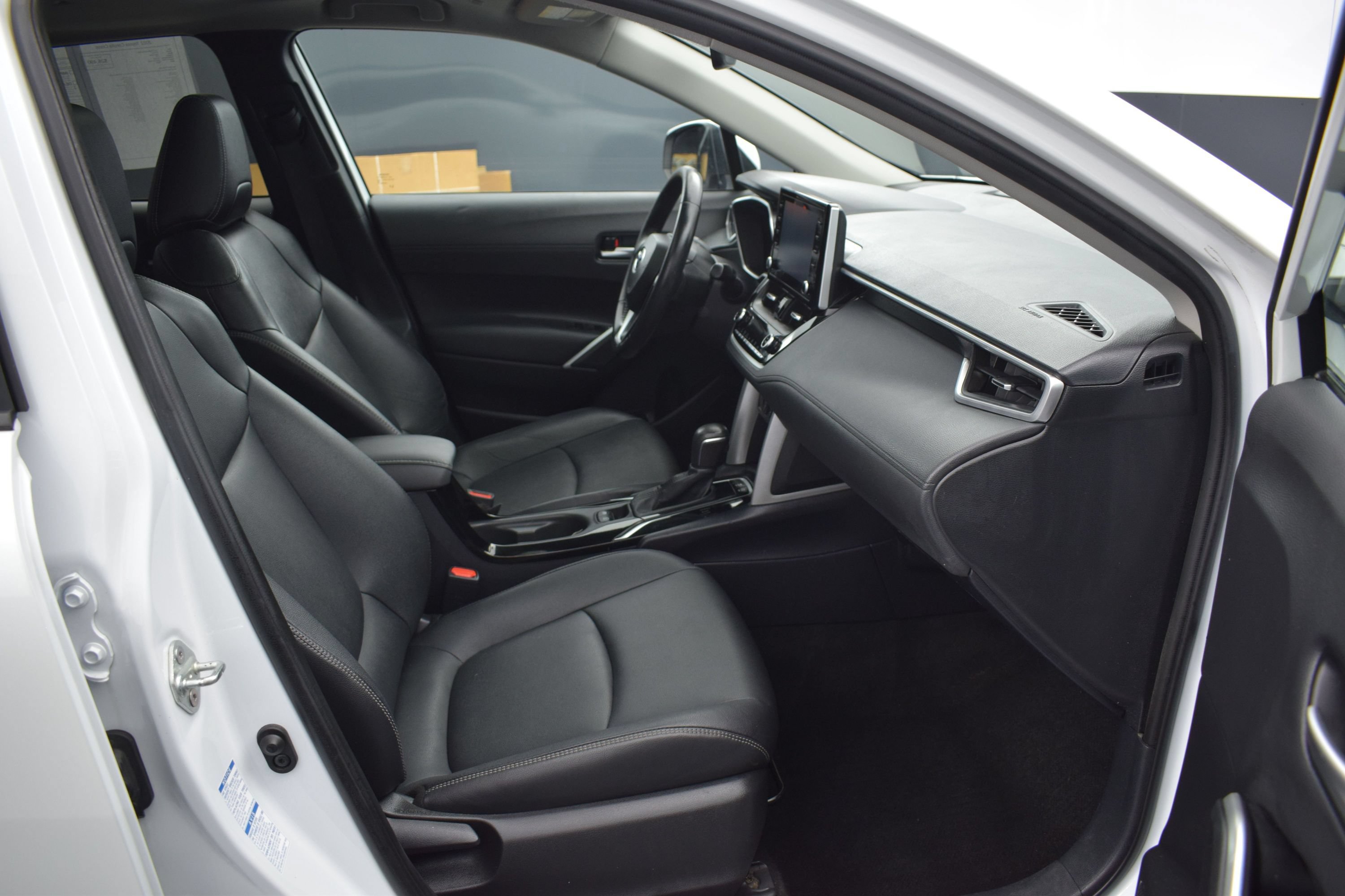 Used 2022 Toyota Corolla Cross XLE w/ Convenience Package AWD/4WD image 10