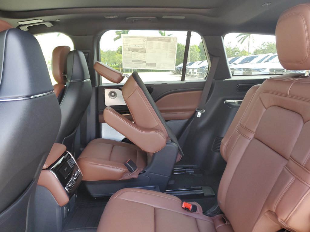 New 2026 Lincoln Aviator Reserve w/ Luxury Package RWD image 11