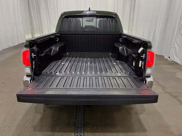 Used 2022 Toyota Tacoma TRD Off-Road AWD/4WD image 13