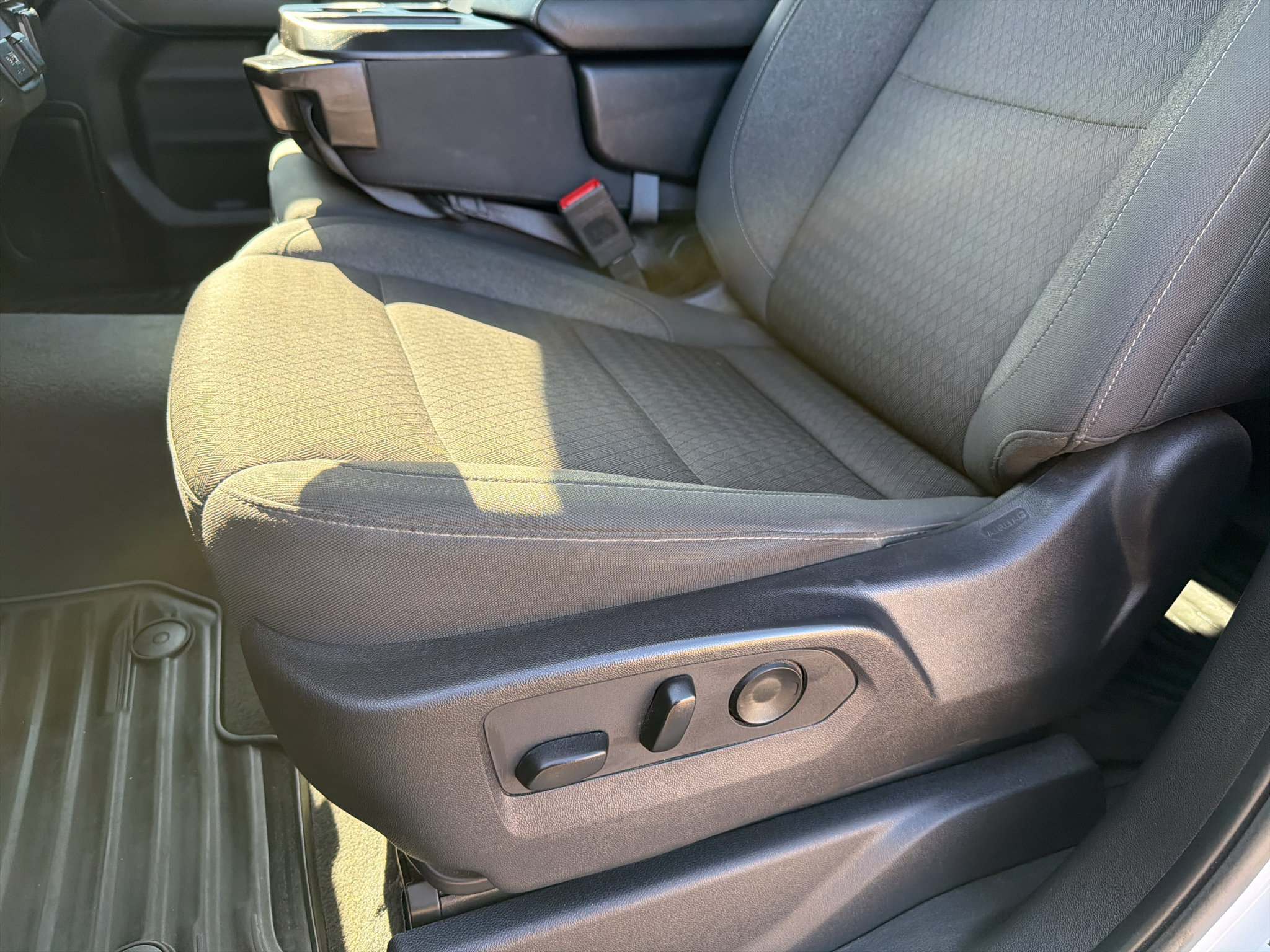 Used 2024 Chevrolet Silverado 1500 Custom Trail Boss w/ LPO, Dark Essentials Package AWD/4WD image 22
