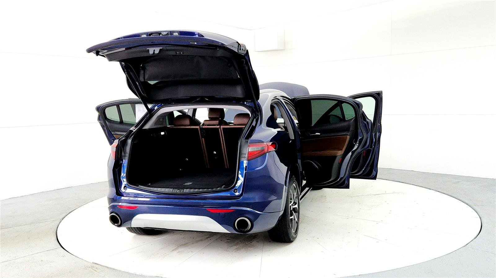 Used 2020 Alfa Romeo Stelvio Ti w/ Active Blind Spot Package AWD/4WD image 11