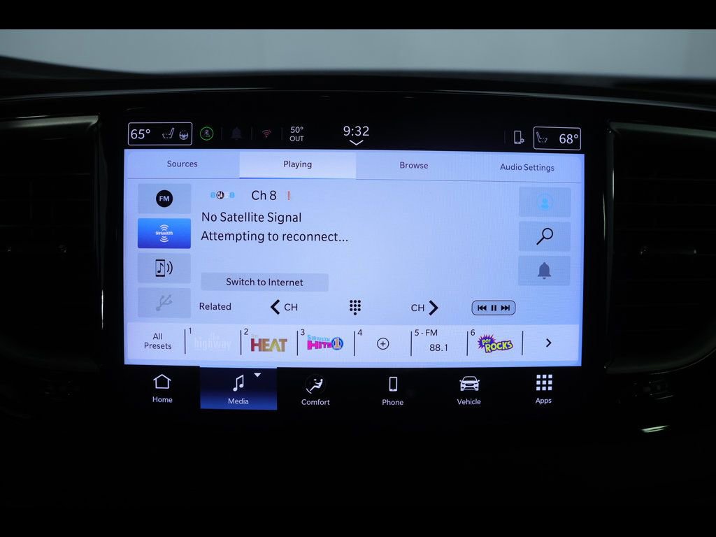 Used 2025 Chrysler Pacifica Select FWD image 25