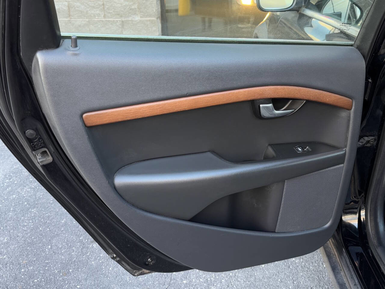 Used 2010 Volvo XC70 3.2 image 46