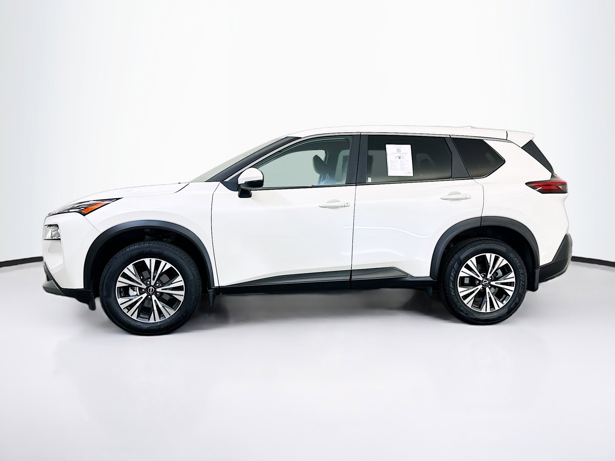 Used 2023 Nissan Rogue SV image 4