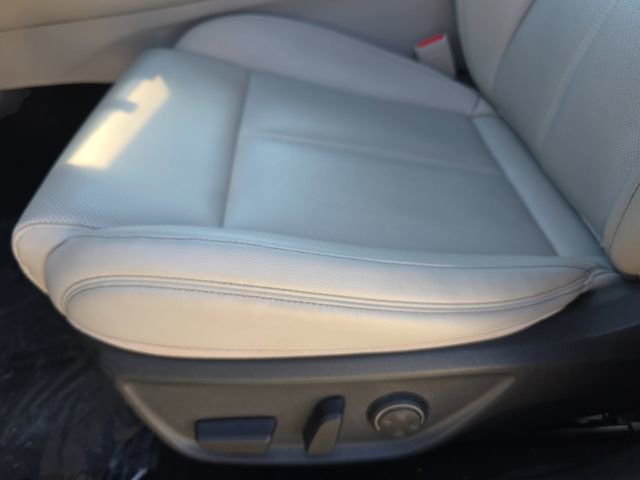 Used 2023 Genesis G70 2.0T image 32