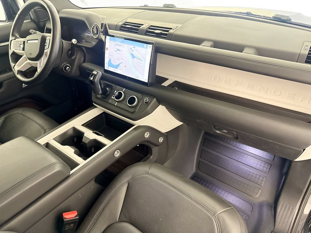 Used 2025 Land Rover Defender 130 X-Dynamic SE AWD/4WD image 31